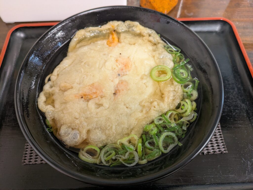 てんぷらそば。筆者「ひととき」が撮影。